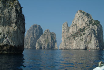 Die Fraraglioni-Felsen von Capri
