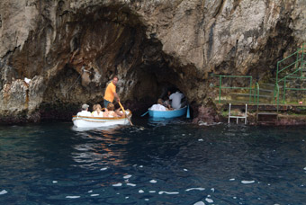 Einfahrt in die Grotta Azzura